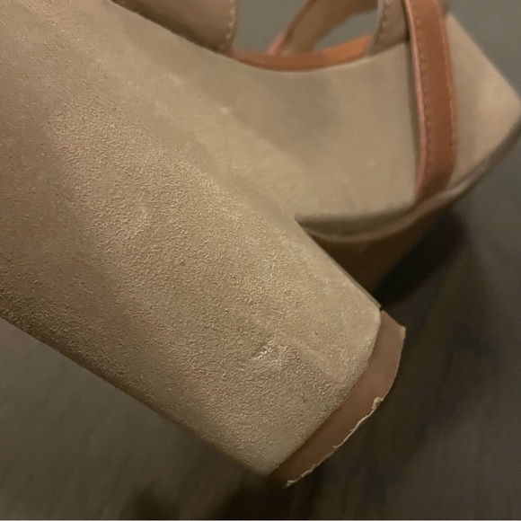 Micheal Kors Suede Tan Wedges - Picture 5 of 9